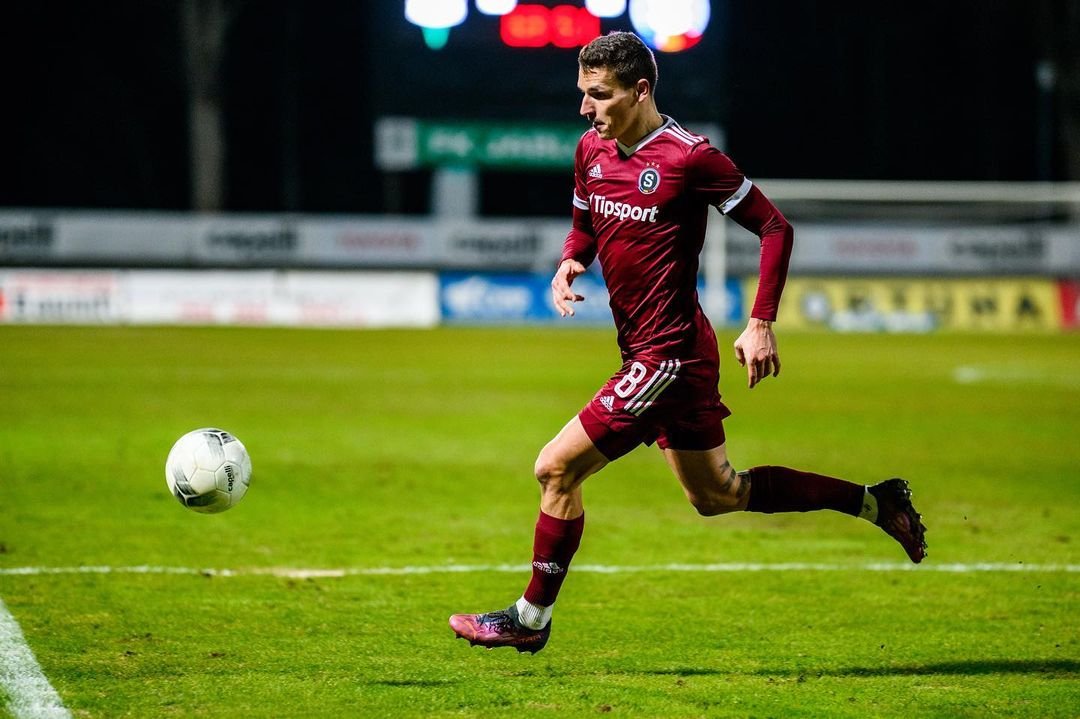 ? PAVELKA | „Všichni bychom chtěli hrát hezký fotbal a dominovat, ale teď jsme v situaci, kdy se nedaří základní věci a patláme se v tom. Zodpovědnost při standardce, obsadit si hráče, to by měl být základ.“

David Pavelka po Jablonci. #acsparta